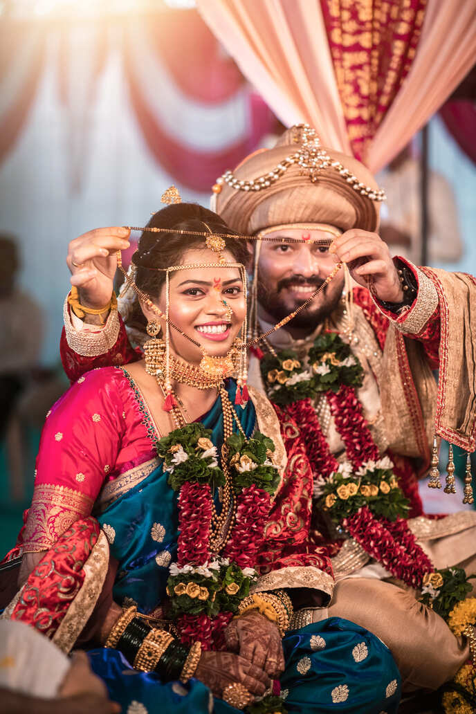 464 Likes, 3 Comments - 🅼🅰🆁🆃🅷🅼🅾🅻🅸 🆂🅷🅾🆄🆃🅾🆄🆃 96🅺  (@marathmoli_shoutout_9… | Indian wedding couple photography, Indian bride  poses, Beautiful girls